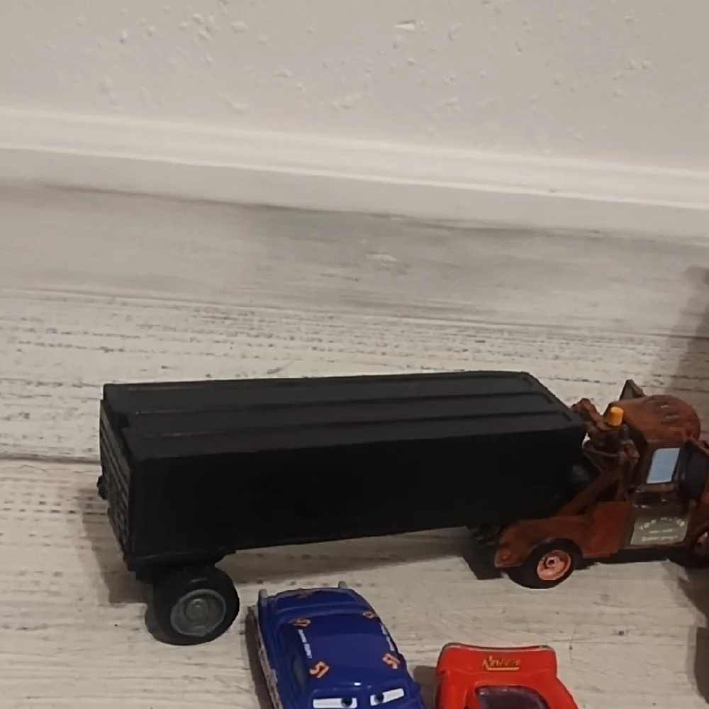 Lot9tow Mater Brown Disney/Pixar Cars 4